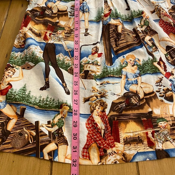 Women’s Alexander Henry Vintage Novelty Pin Up Girls The Great Outdoors Top M/L - Picture 9 of 15